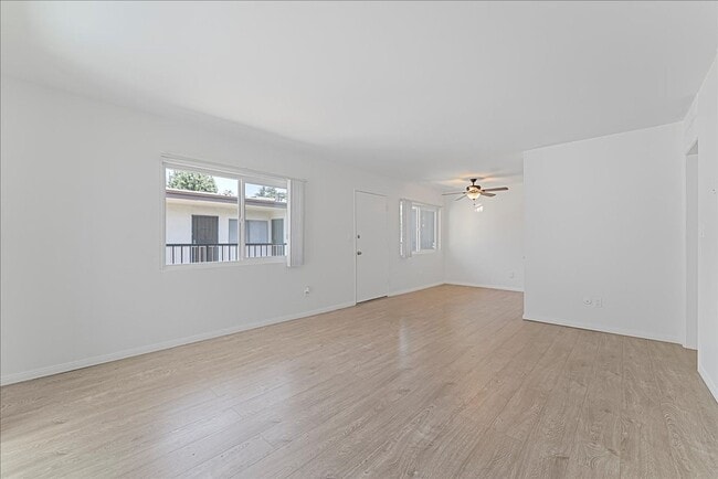 Building Photo - 5709 Hazeltine Ave