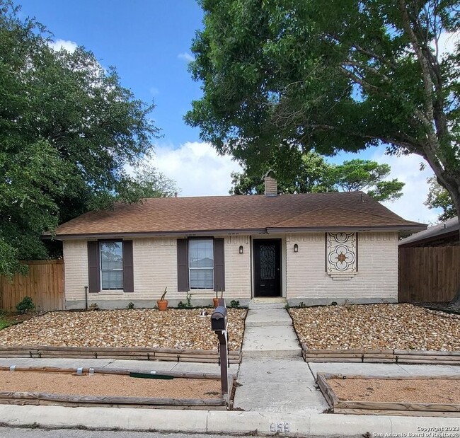 Primary Photo - 656 Fern Meadow Dr