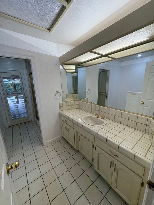 Building Photo - Entertainer delight rental home located in ''The Lakes'' subdivision Coming soon *Private Showing...