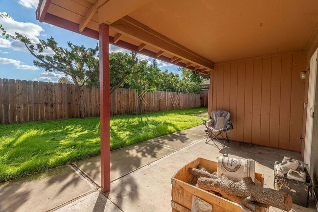 Building Photo - 2414 Shropshire Dr