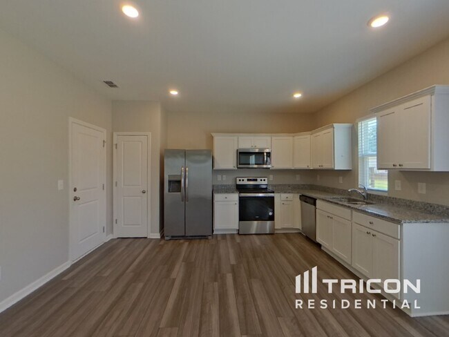 Building Photo - 100 Hyde Pk