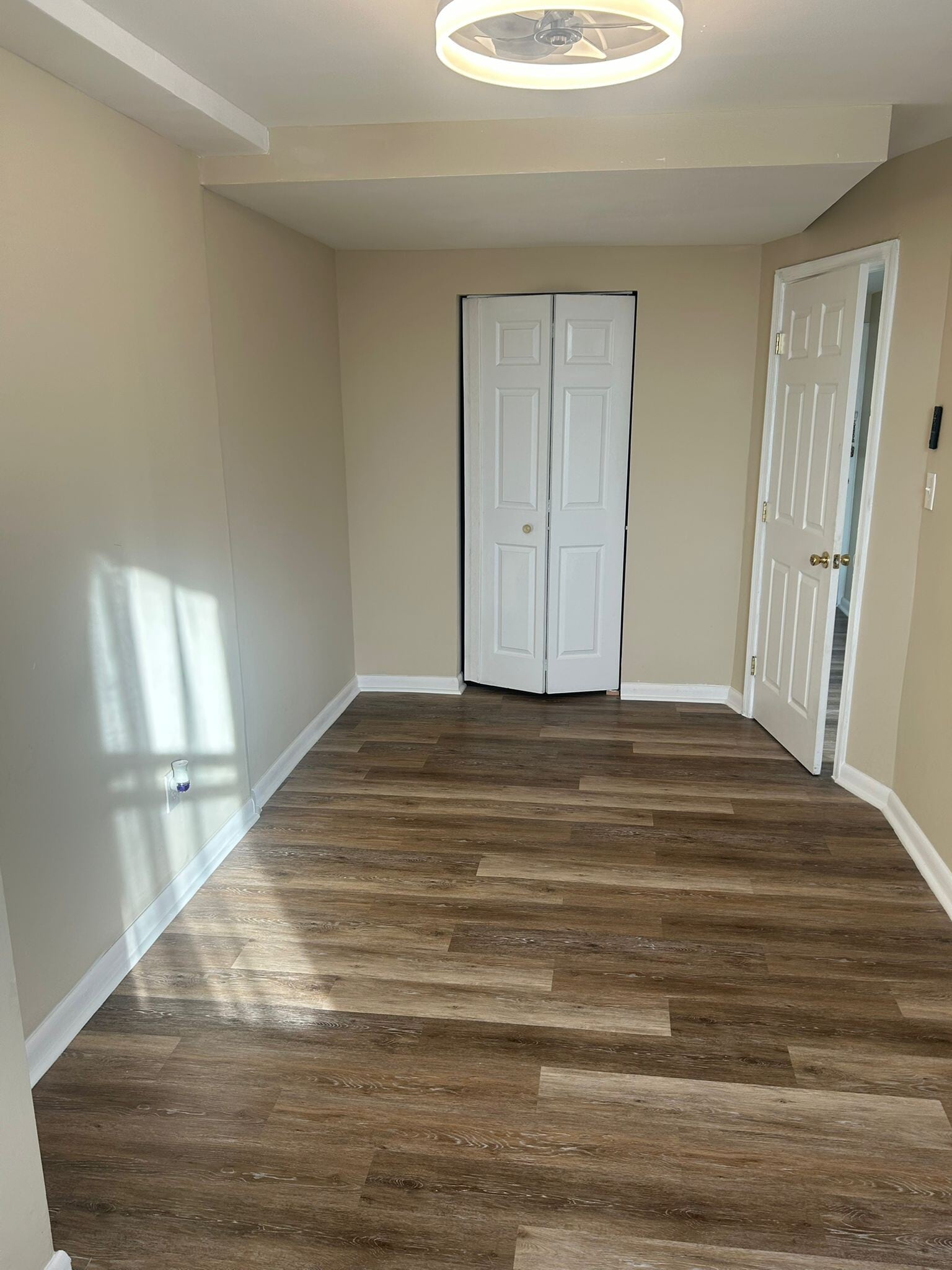 Bedroom - 4600 Duke St