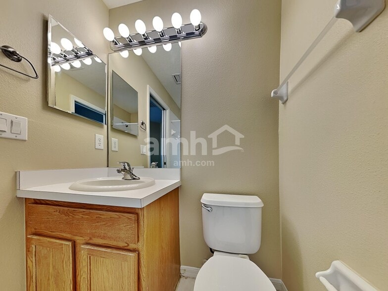 Building Photo - 12723 Lake Vista Dr