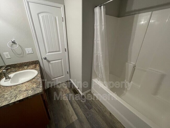 Building Photo - 8097 Hardwood Cir