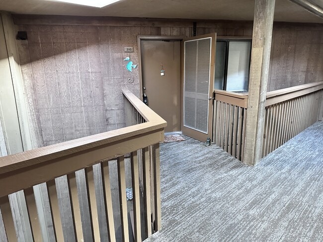 Building Photo - 301 Commerce Way
