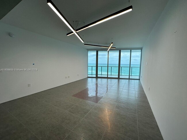 Building Photo - 17001 Collins Ave