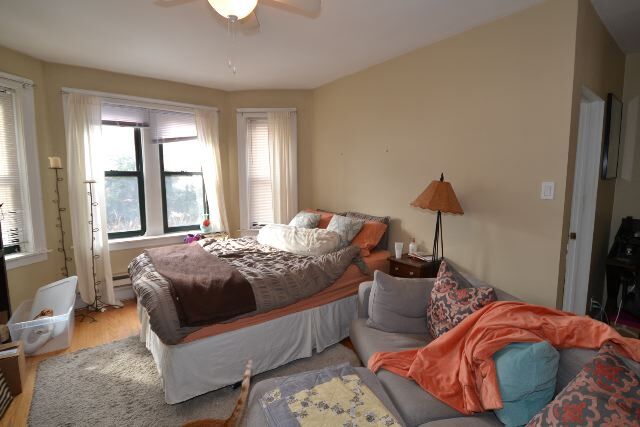 Building Photo - 3843 N Greenview Ave