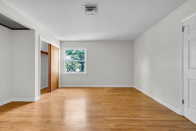 Building Photo - Spacious 4-Bedroom, 2.5-Bath Home – West E...