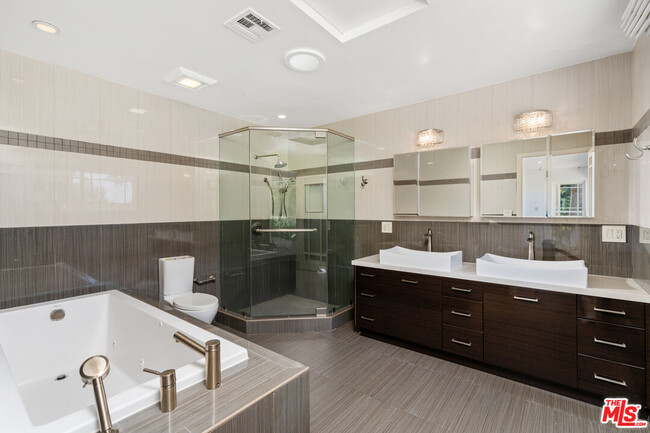 Building Photo - 10926 Alta View Dr