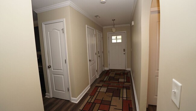Building Photo - 412 Ridgeway Dr