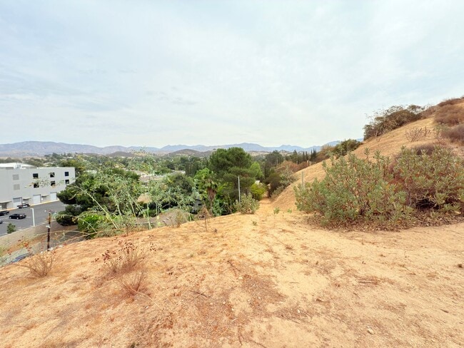 Building Photo - Luxury 3-Bedroom + Bonus Room Home in Gated Shadow Hills Community – Short & Long Term Available