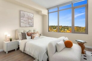 Building Photo - 10232 NE 10th St