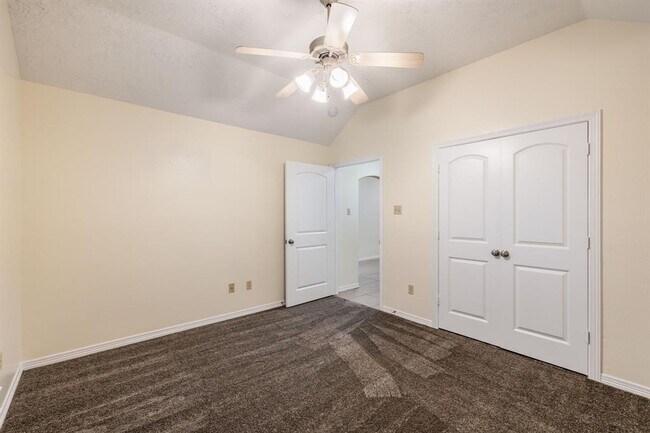 Building Photo - 10459 Parkside Dr