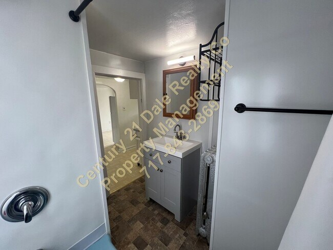 Building Photo - 1 Bedroom 1 Bath Home with a bonus room in...