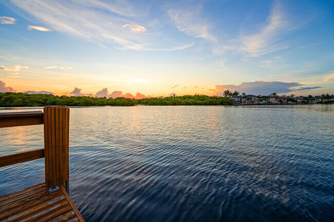 Building Photo - 1005 Bel Air Dr