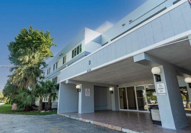 Building Photo - 14820 Naranja Lakes Blvd