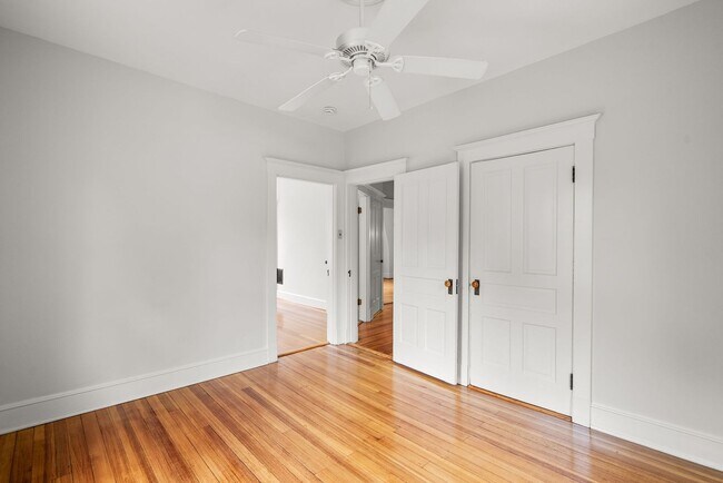 Building Photo - 4 Bed 3.5 bath - Kensington Victorian - Mo...