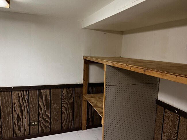 Building Photo - 5623 Santa Barbara Dr