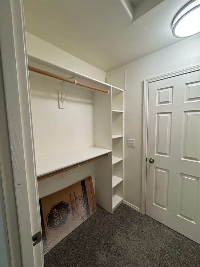 Building Photo - 3 bedroom in downtown Eagle River