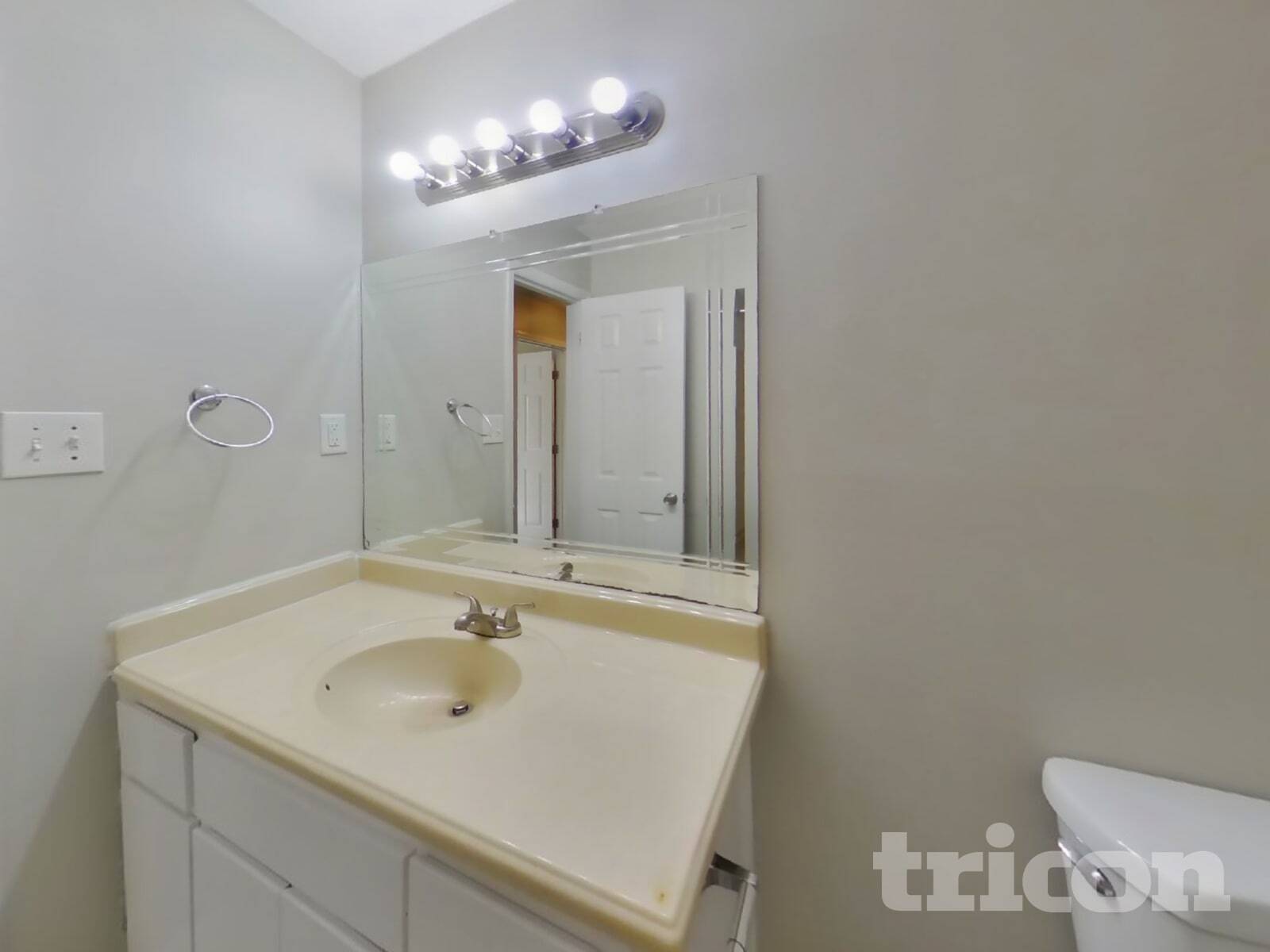 Building Photo - 718 Post Rd Ln