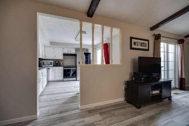 Building Photo - COME SEE THIS BEAUTY!