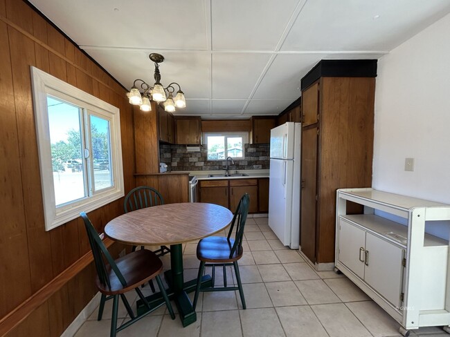 Building Photo - 2060 S Nelson Dr