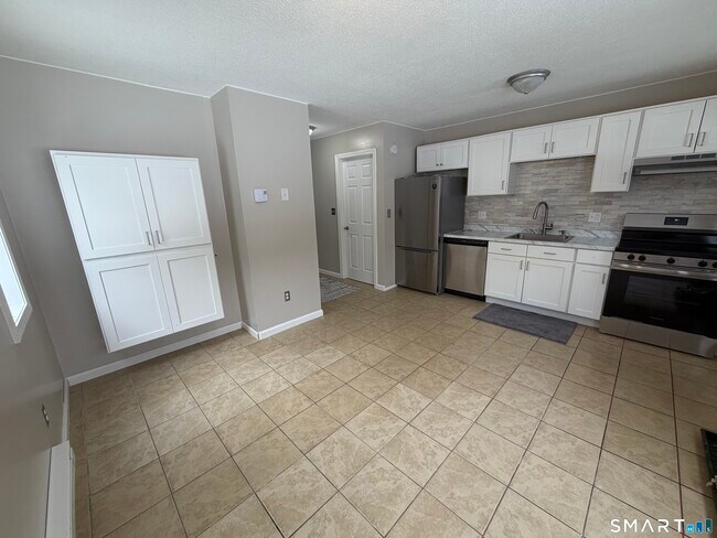 Building Photo - 21 Oak Ave Ext