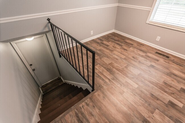 Building Photo - 5216 Roxborough Dr