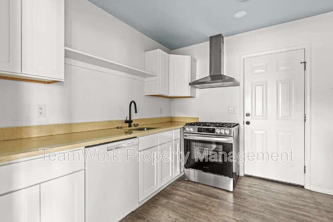 Building Photo - 3015 Azalea Dr