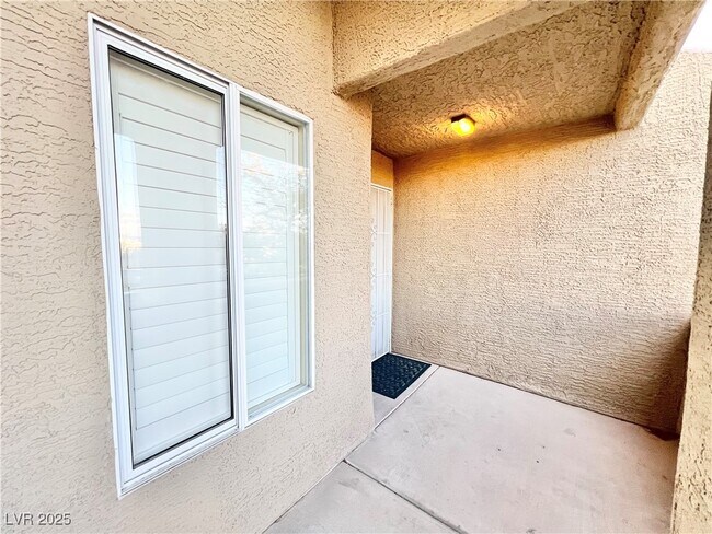 Building Photo - 8070 W Russell Rd