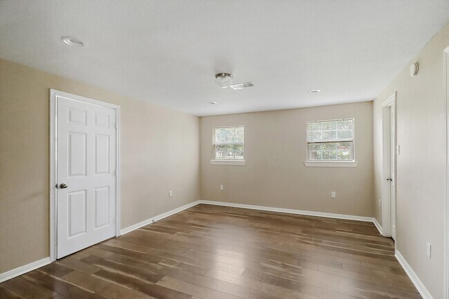Building Photo - 412 Stowell St