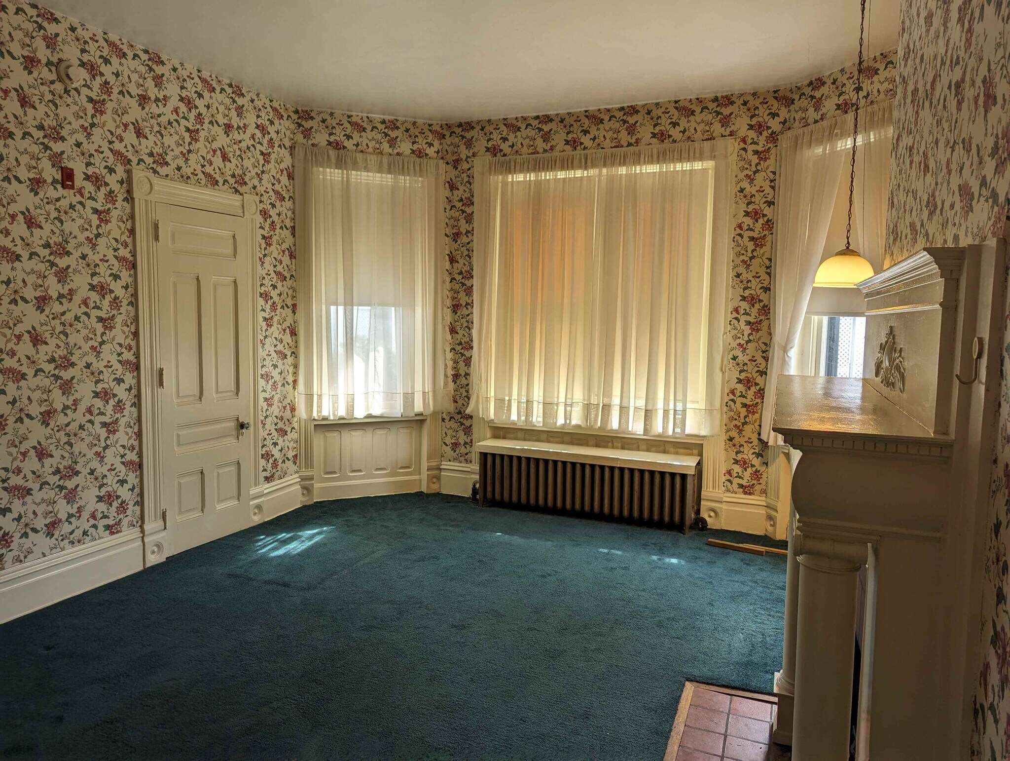 Bedroom - 402 N Main St
