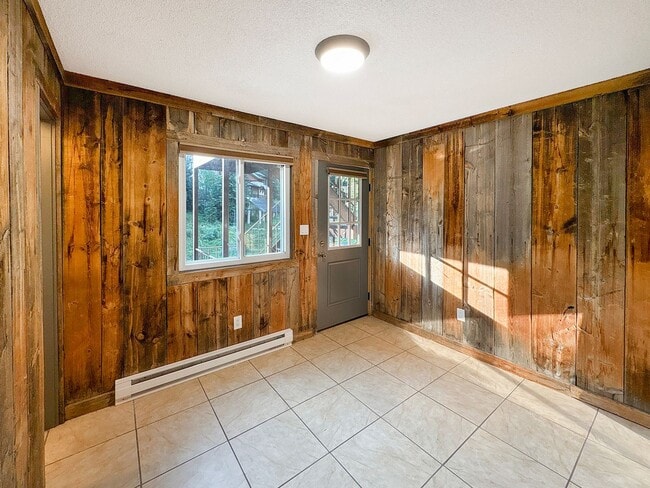 Building Photo - 3bed/2bath Condo, 10 minutes from Breck! Year lease (possible 6 month winter could be discussed)!