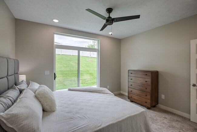 Building Photo - Modern 3BR Retreat | Penthouse + Skyline V...