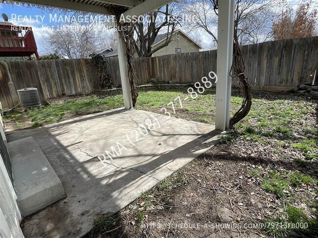 Building Photo - 5349 W Grover St