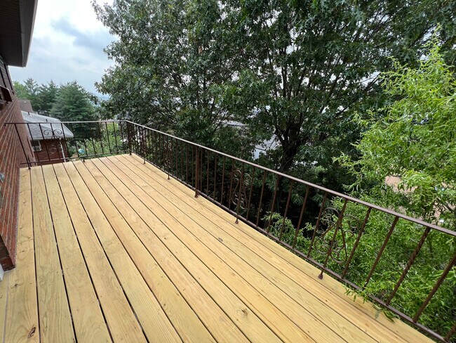 Building Photo - 429 10th St