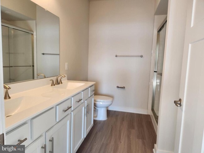 Building Photo - 327 Baker Dr