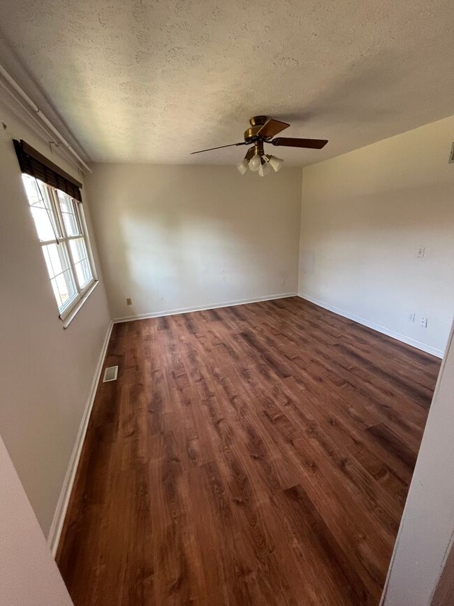 Building Photo - Three Bedroom in West Chester!