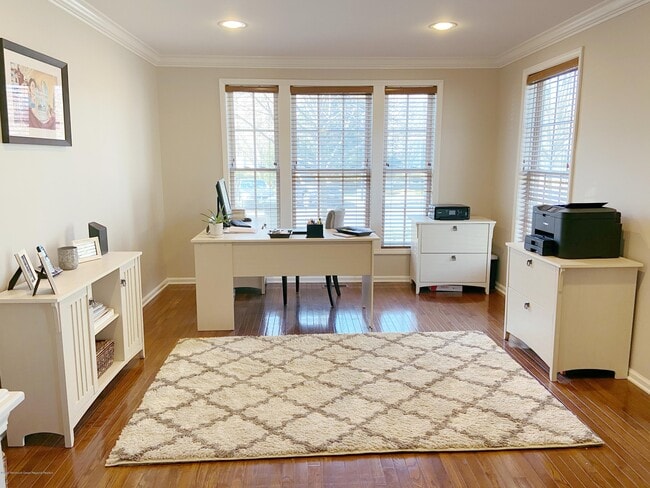Building Photo - 219 Satinwood Dr