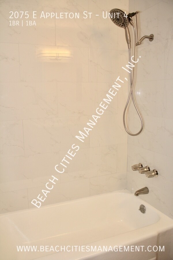 Building Photo - 2075 E Appleton St