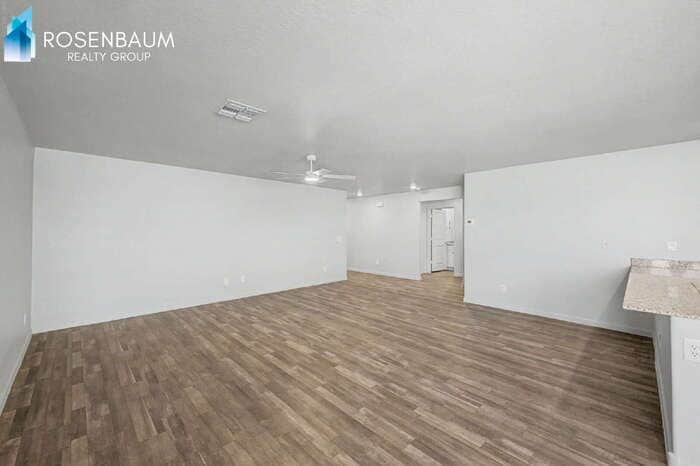Building Photo - 3520 N La Paz Dr