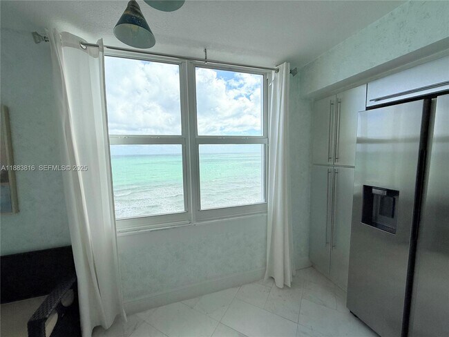 Building Photo - 2751 S Ocean Dr