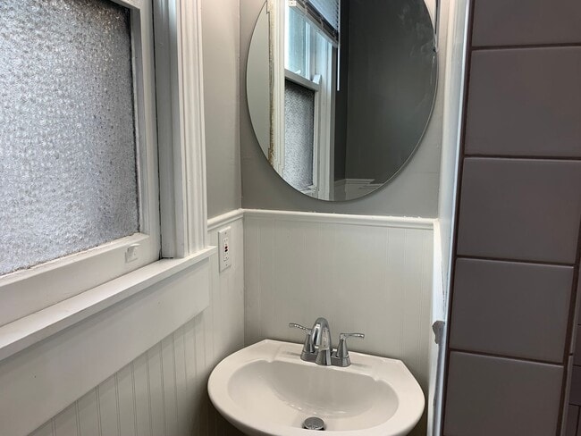 Building Photo - Norwood Duplex W/ Driveway Parking