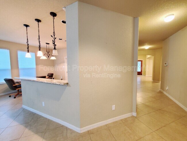 Building Photo - 11927 Jasmine Way