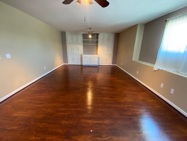 Building Photo - Big beautiful Home for rent in Visalia, Ca