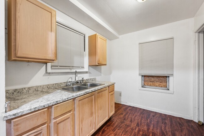 Building Photo - 9227 Prest St