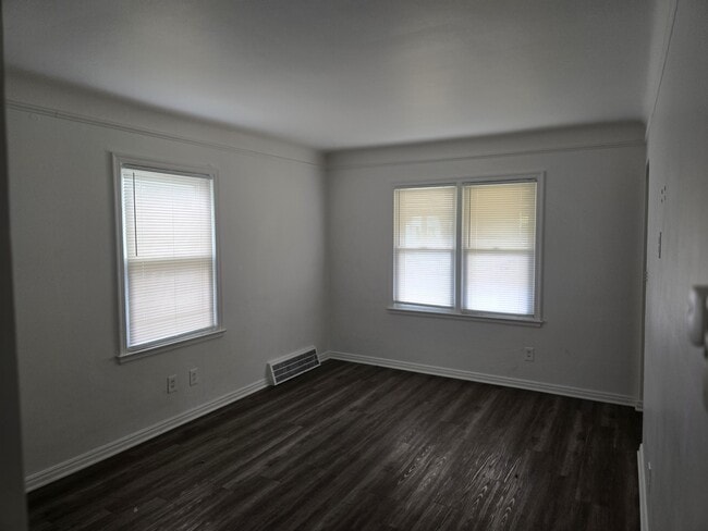 Building Photo - 15603 Lappin St