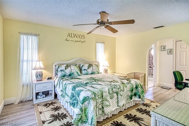 Building Photo - 5036 SW 9th Pl