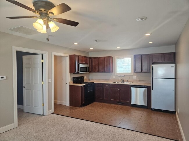 Building Photo - 728 W Calhoun St