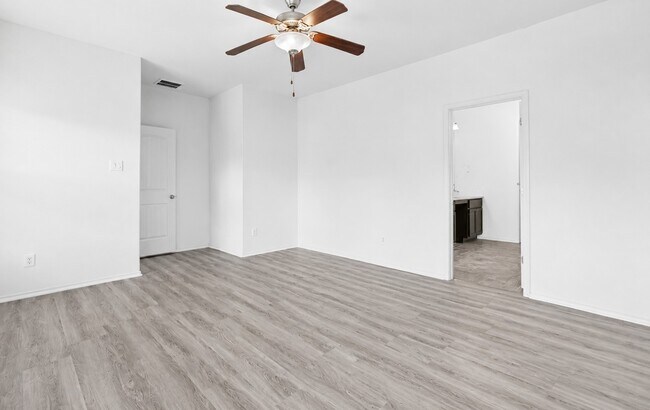 Building Photo - 166 Meadow Grove Dr